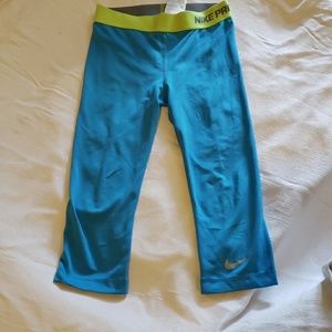 Nike Pro athletic capri pants